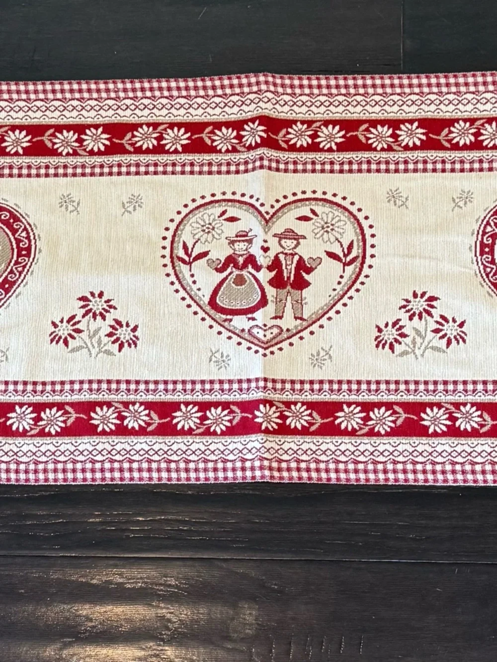 Hossner Seasons Home Table Runner Gobelin Tapestry Red Hearts Cream NWT